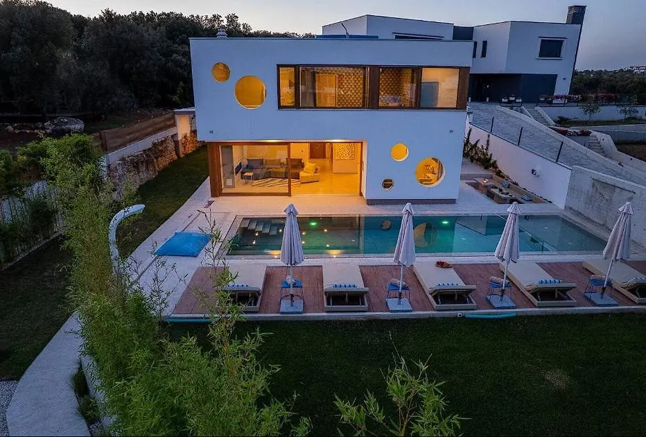 Homestay Beautiful Villa Near The Beach! Pjescana Uvala