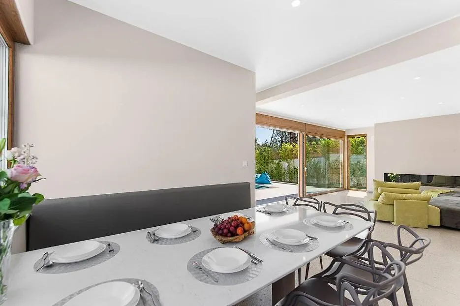 Homestay Beautiful Villa Near The Beach! Pjescana Uvala